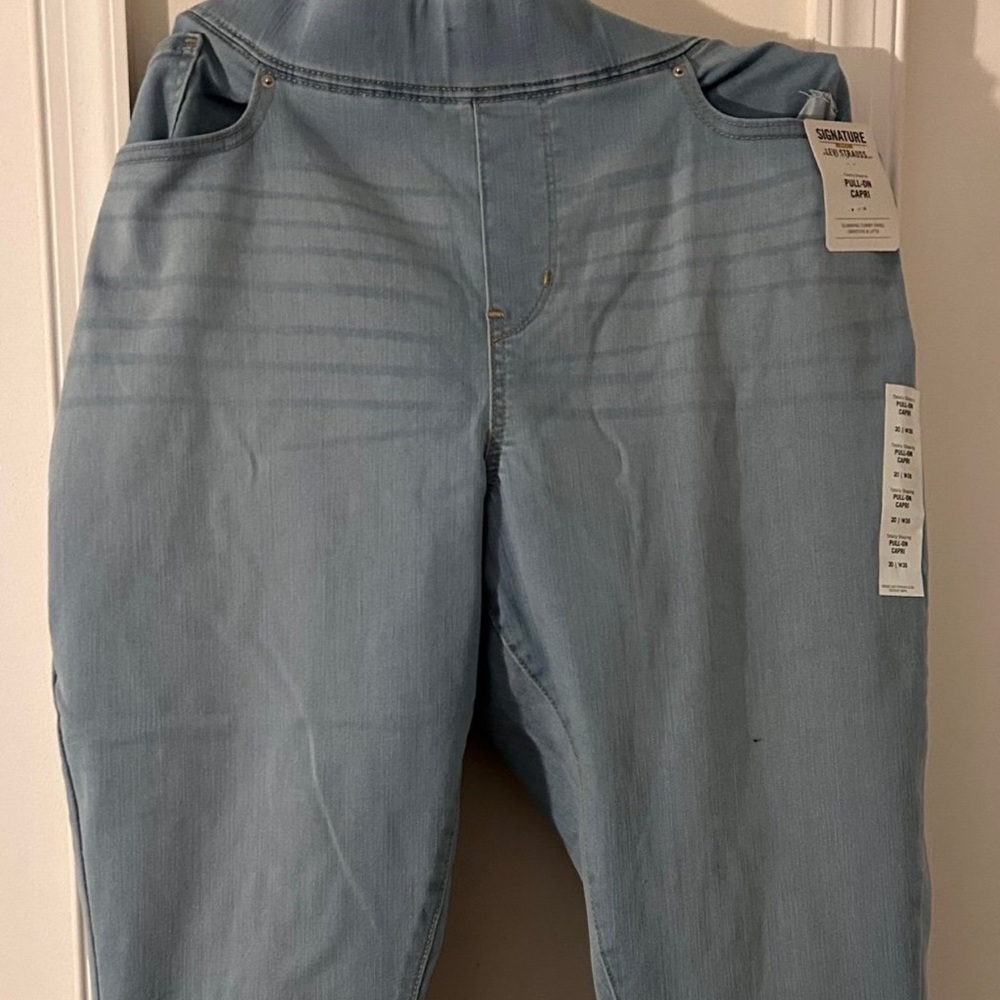 Levi’s Women’s Capri Denim
